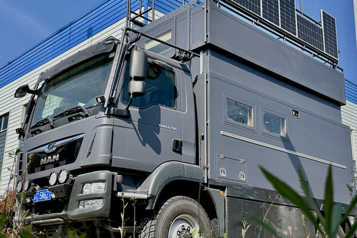 旅美慧驭1329四驱越野房车（升顶飞桥 后尾翻转阳台）