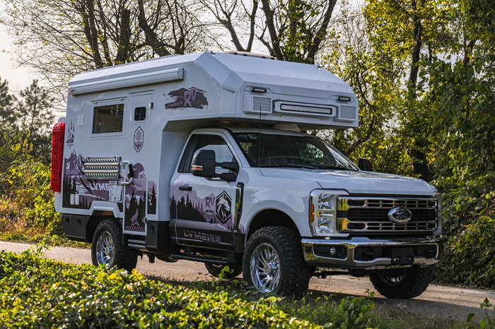 旅美奇域f350四驱越野房车