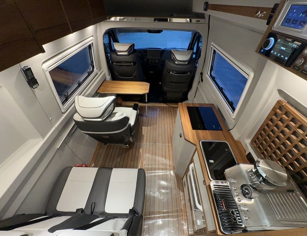 1740467250161884.jpg 09.jpg