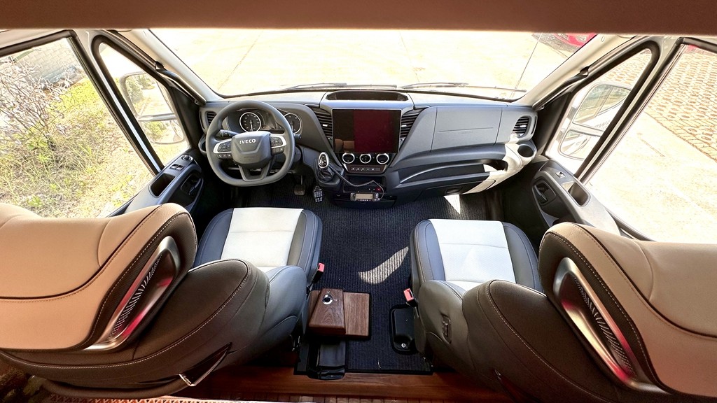 1753328189175590.jpg 09.jpg